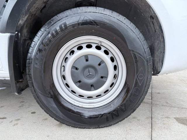 Vehicle image 72 of 78