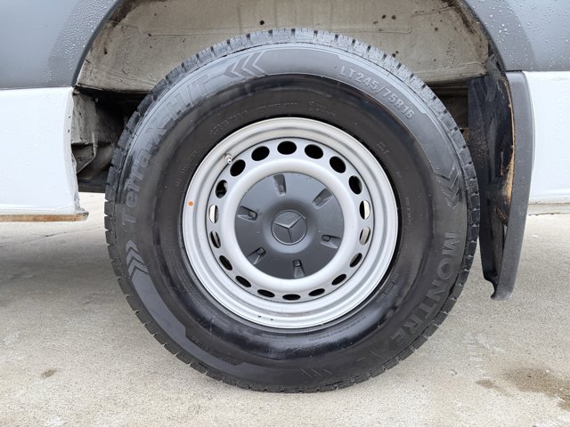 Vehicle image 70 of 78