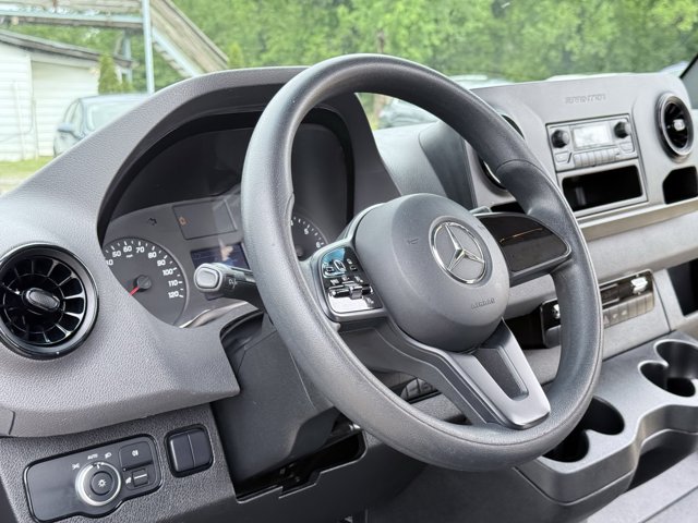 Vehicle image 59 of 78