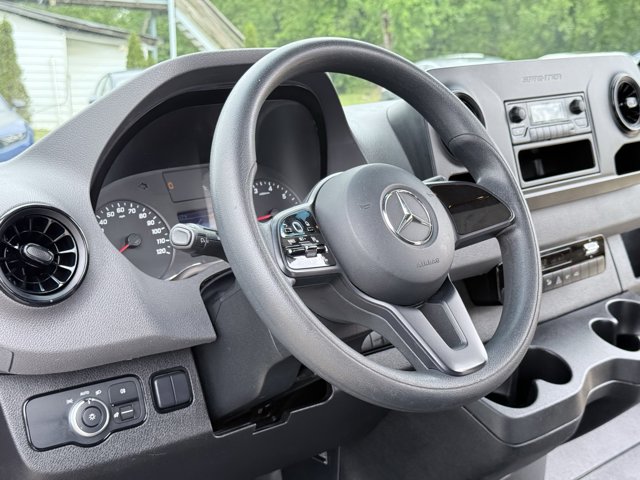 Vehicle image 60 of 78