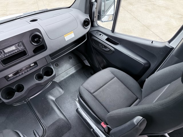 Vehicle image 43 of 78