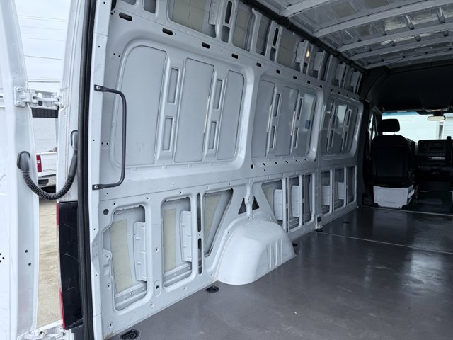 Vehicle image 38 of 78