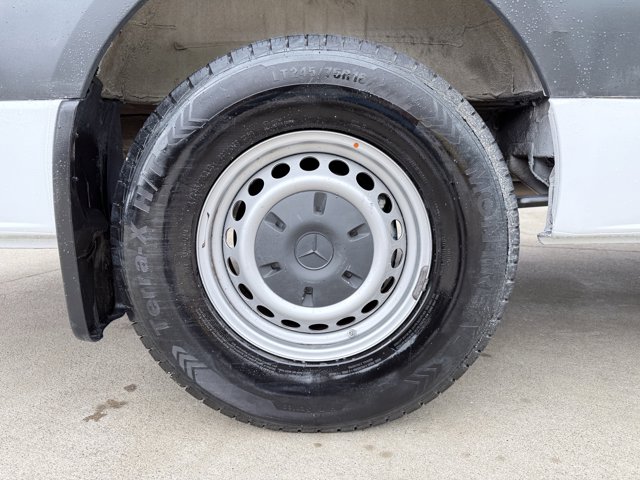 Vehicle image 71 of 78