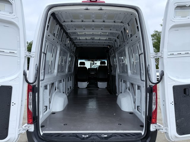 Vehicle image 39 of 78