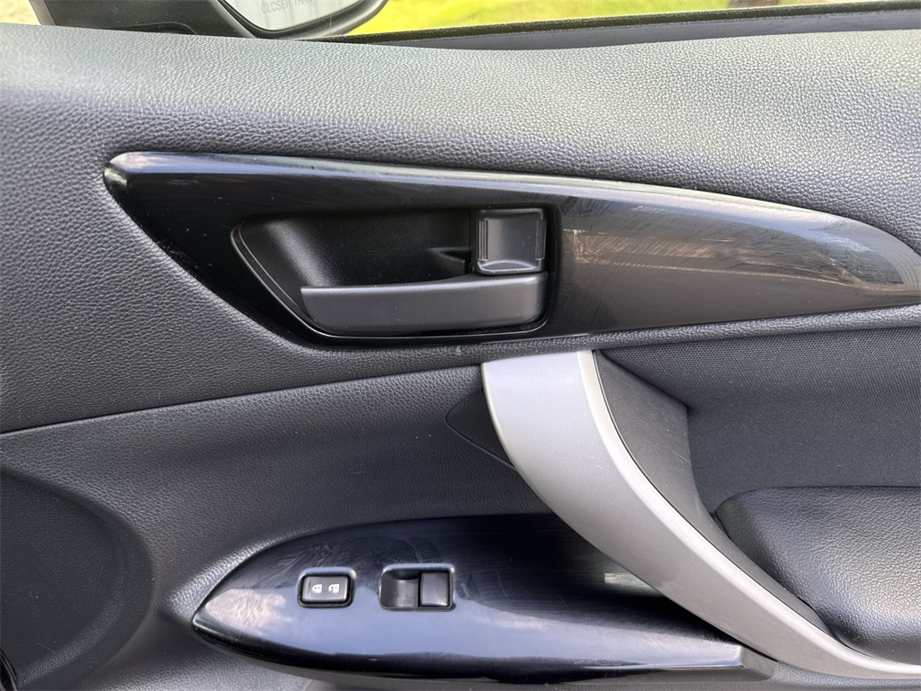Vehicle image 31 of 35