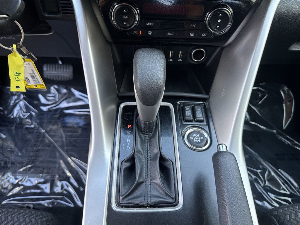 Vehicle image 22 of 35