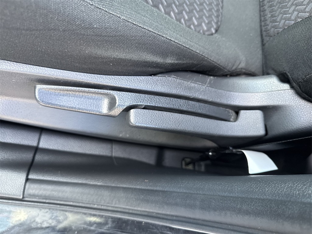 Vehicle image 14 of 35