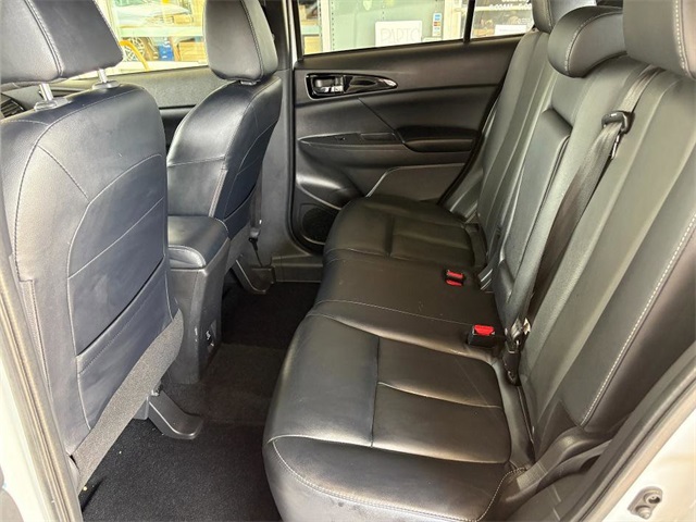 Vehicle image 16 of 31