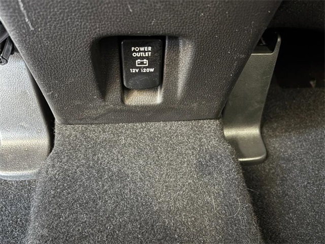 Vehicle image 27 of 31