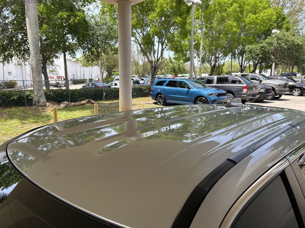 Vehicle image 14 of 43