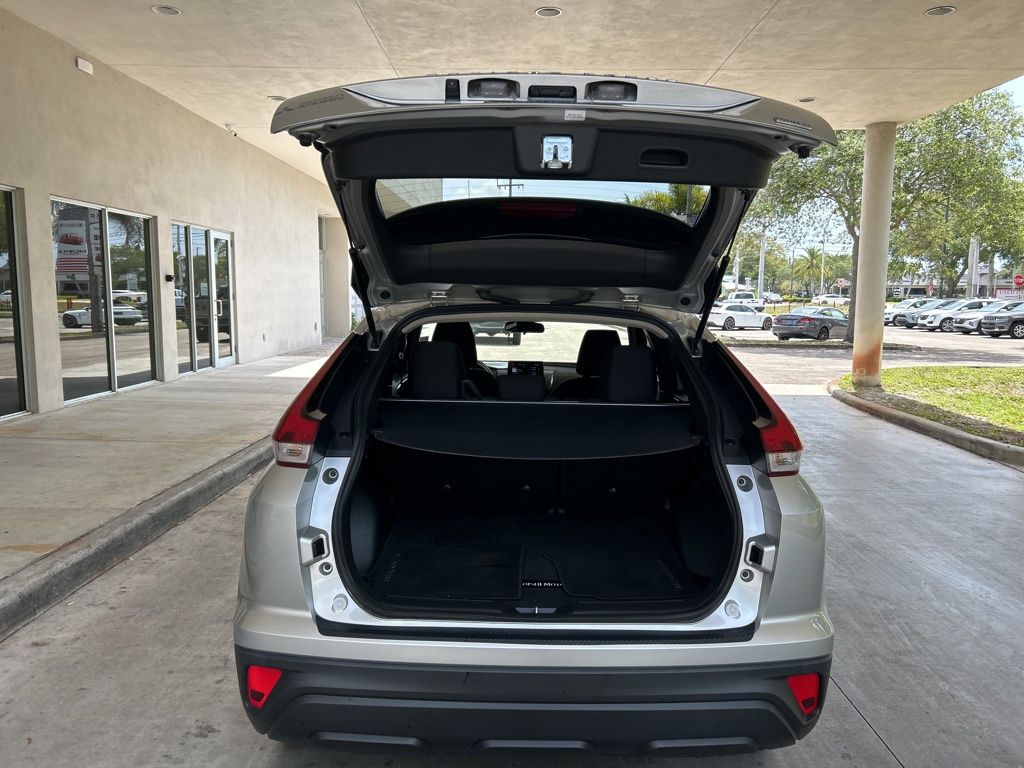 Vehicle image 25 of 43