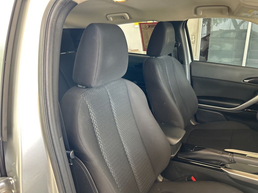 Vehicle image 17 of 43
