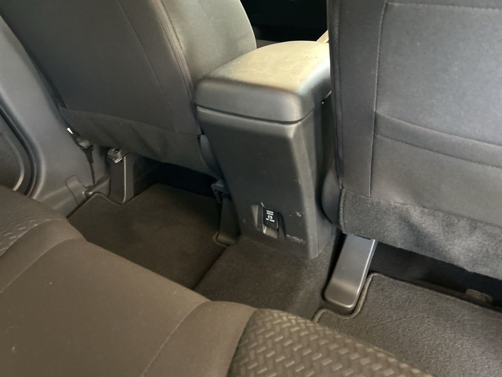 Vehicle image 23 of 43