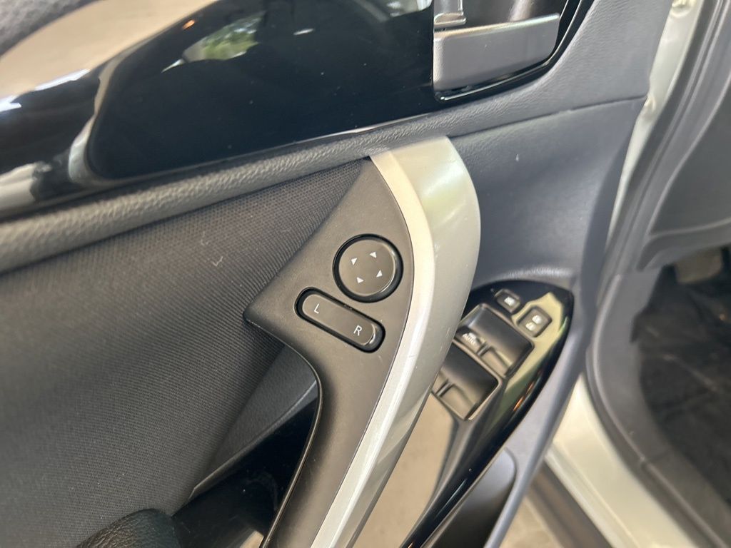 Vehicle image 31 of 43