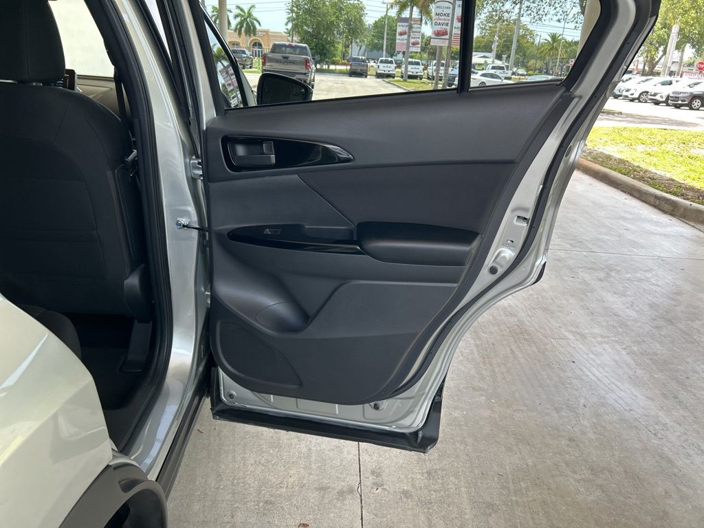 Vehicle image 24 of 43