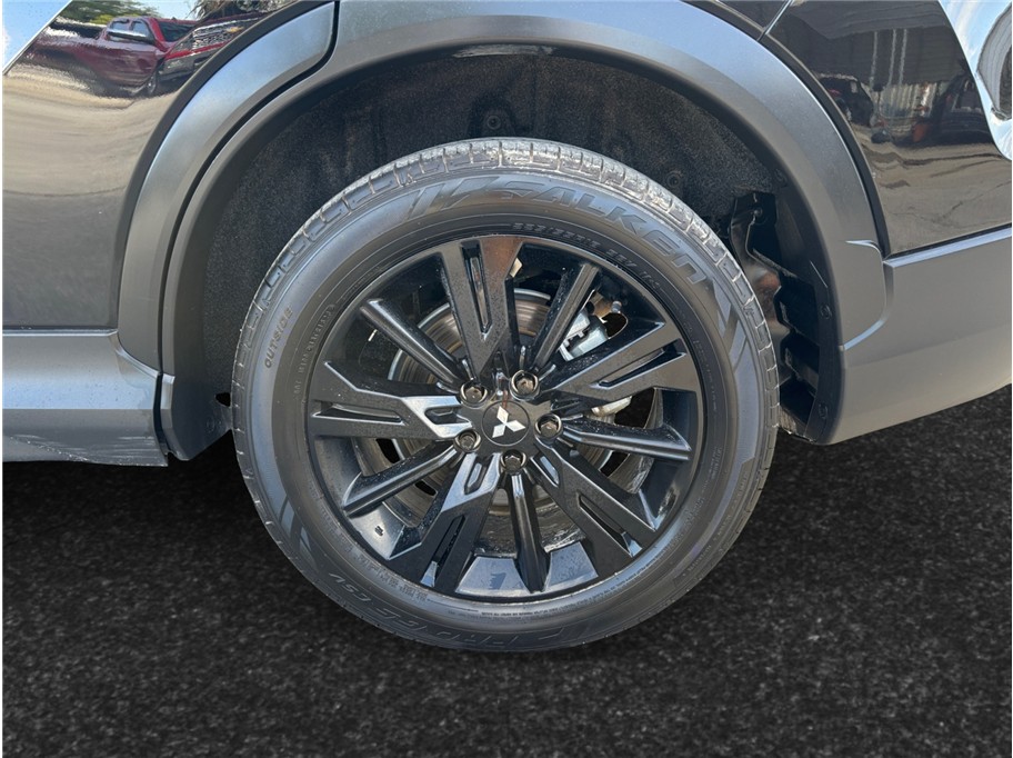 Vehicle image 15 of 37