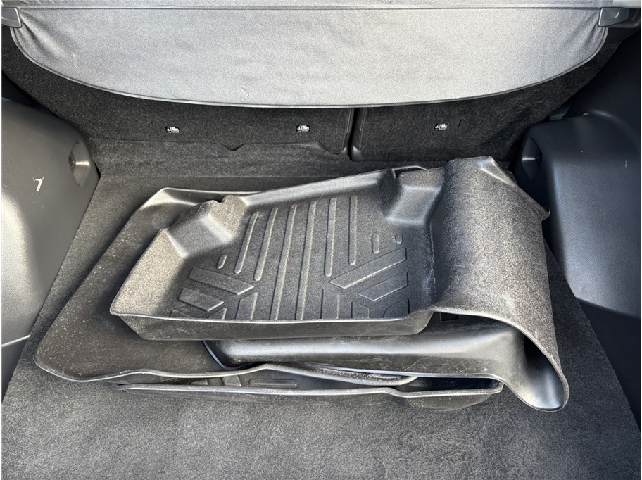 Vehicle image 36 of 37