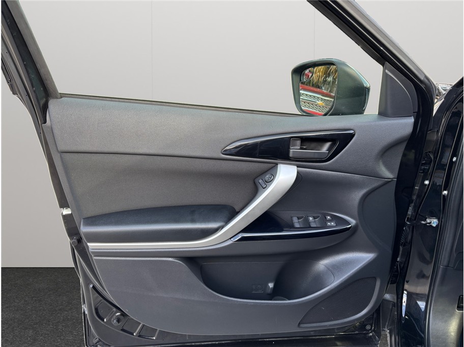 Vehicle image 17 of 37