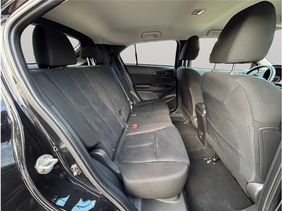 Vehicle image 32 of 37