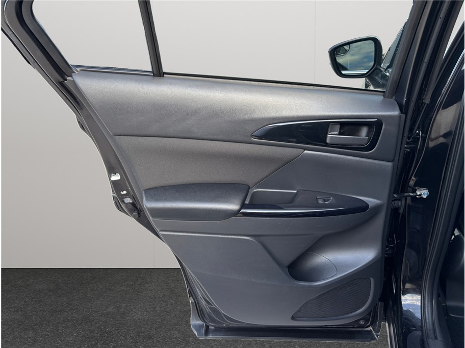 Vehicle image 31 of 37
