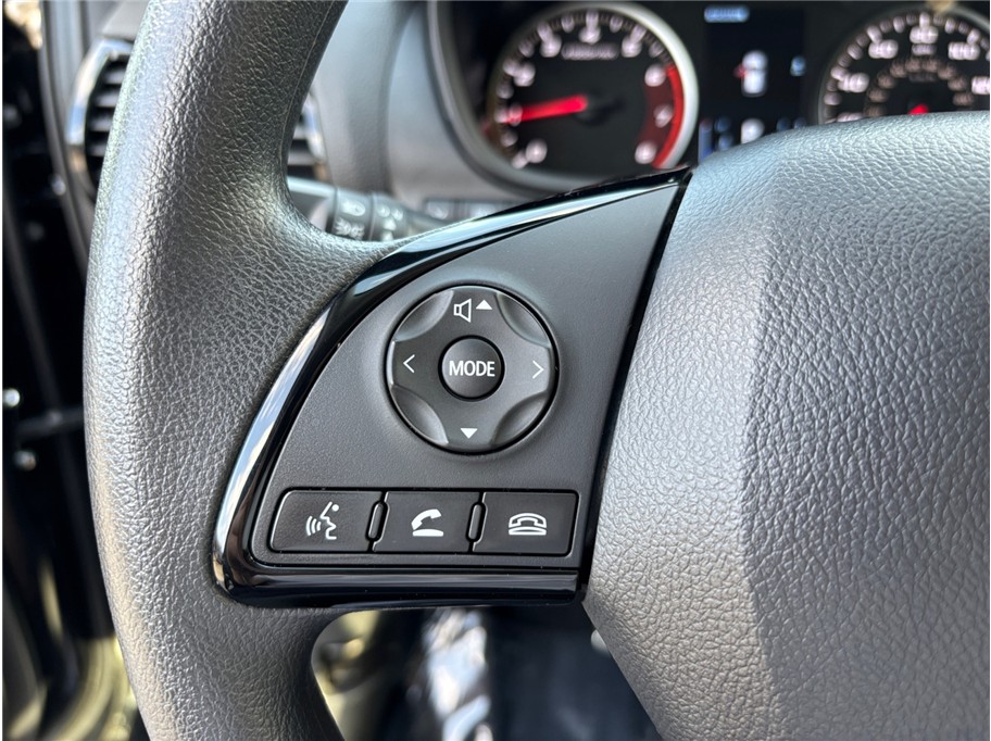 Vehicle image 21 of 37