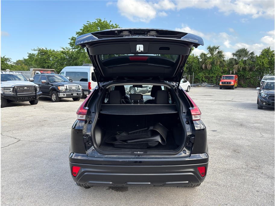 Vehicle image 35 of 37