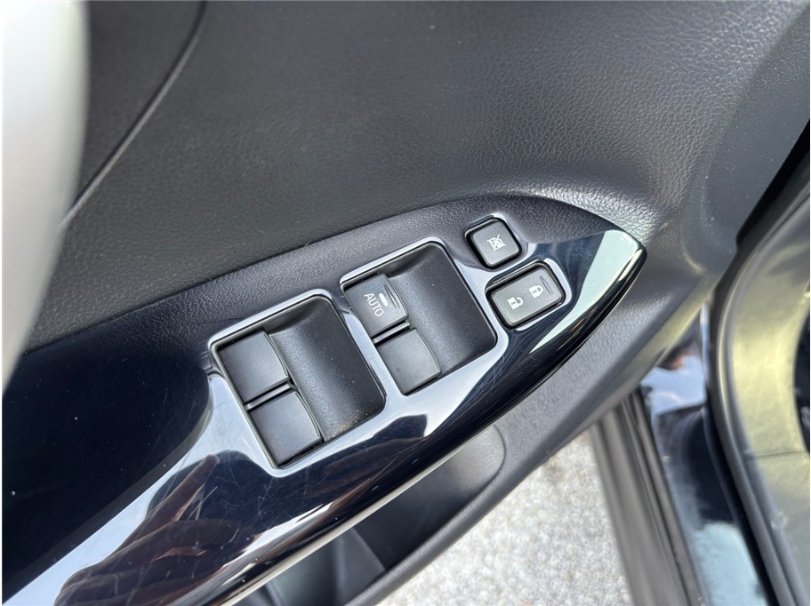 Vehicle image 18 of 37