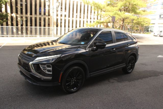 2023 Mitsubishi Eclipse Cross LE Image 1 of 32