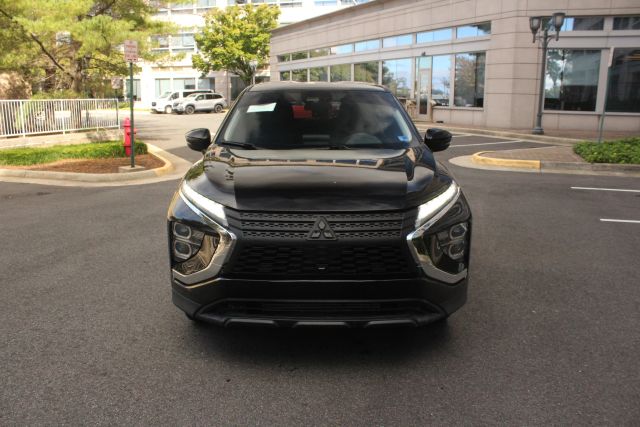 2023 Mitsubishi Eclipse Cross LE Image 2 of 32