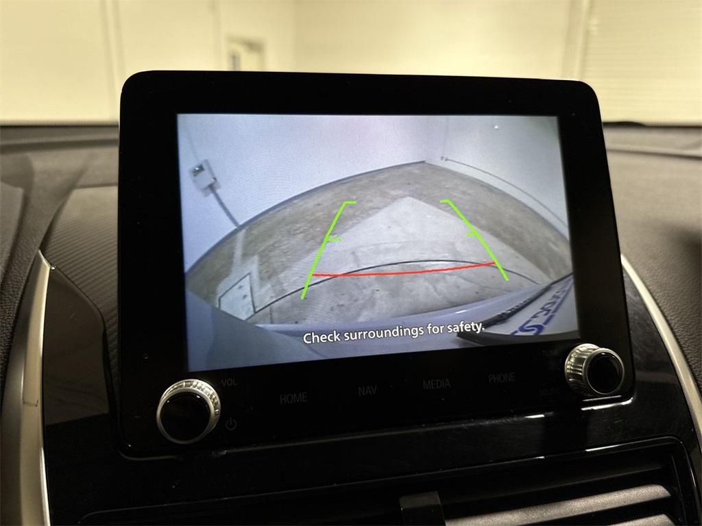 Vehicle image 21 of 29
