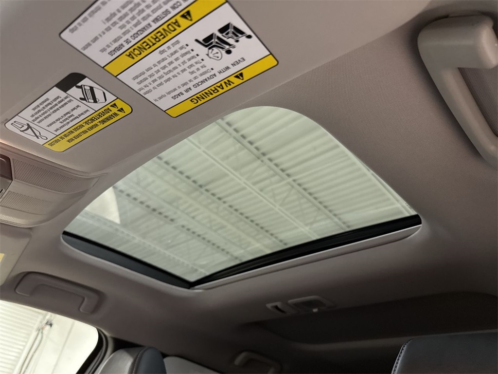 Vehicle image 26 of 29