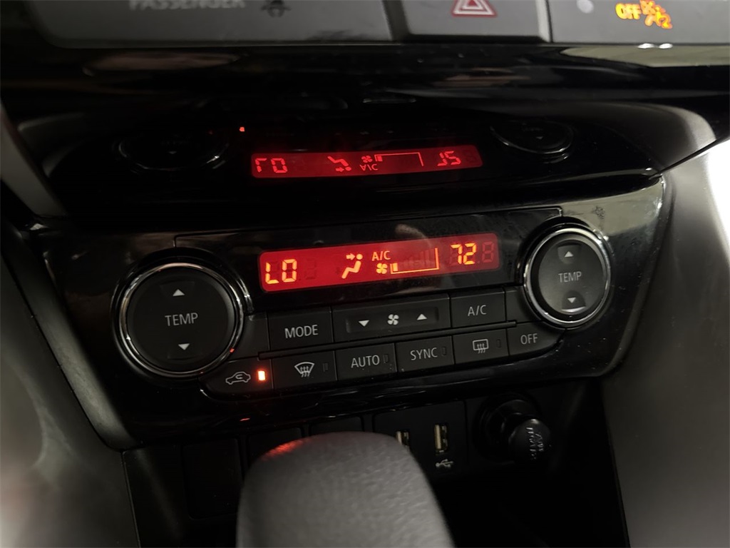 Vehicle image 23 of 29