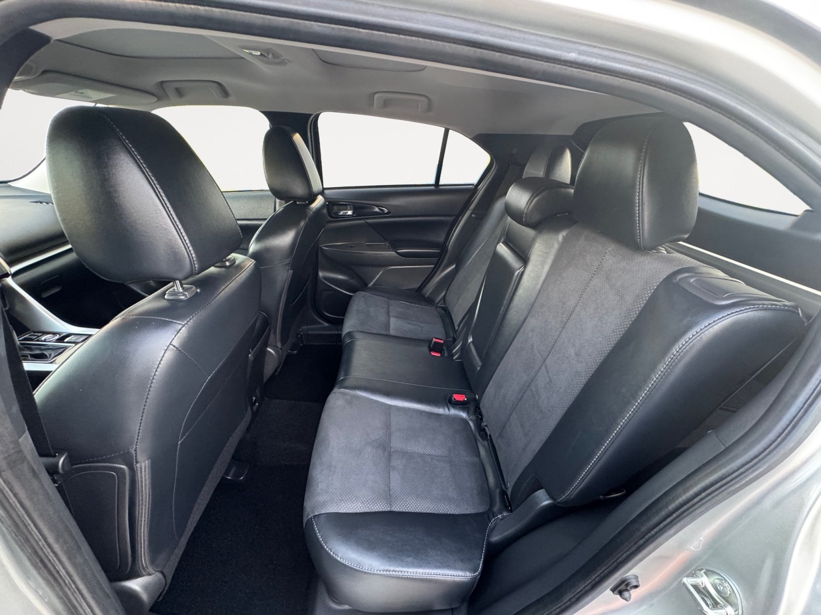 Vehicle image 11 of 40