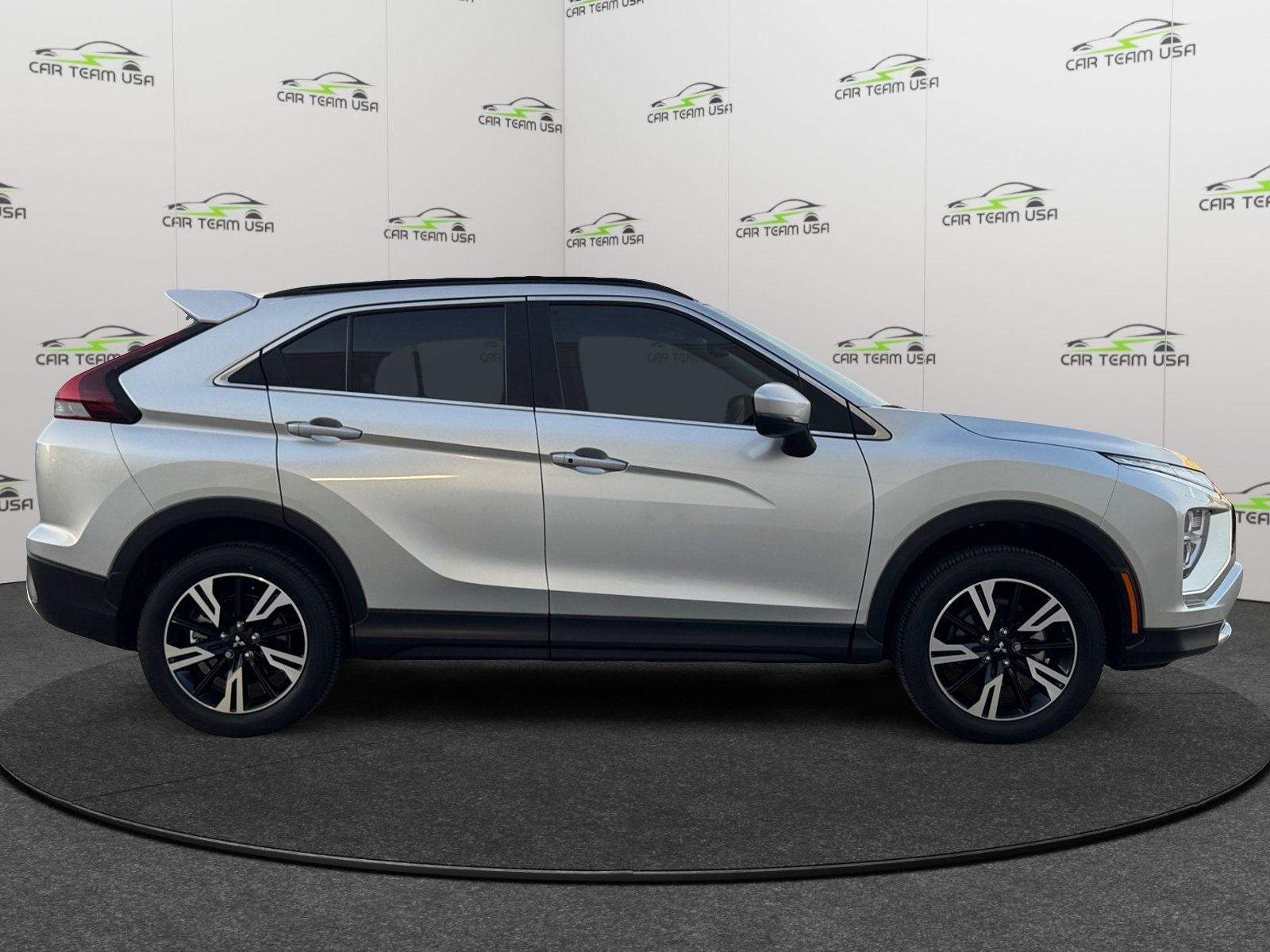 Vehicle image 4 of 40