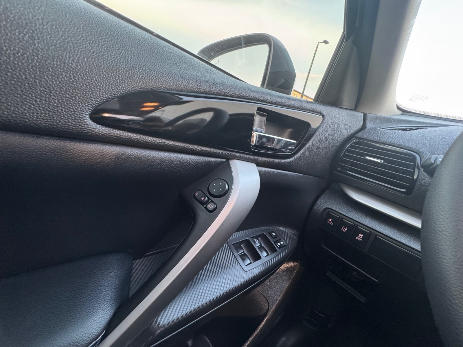 Vehicle image 33 of 40