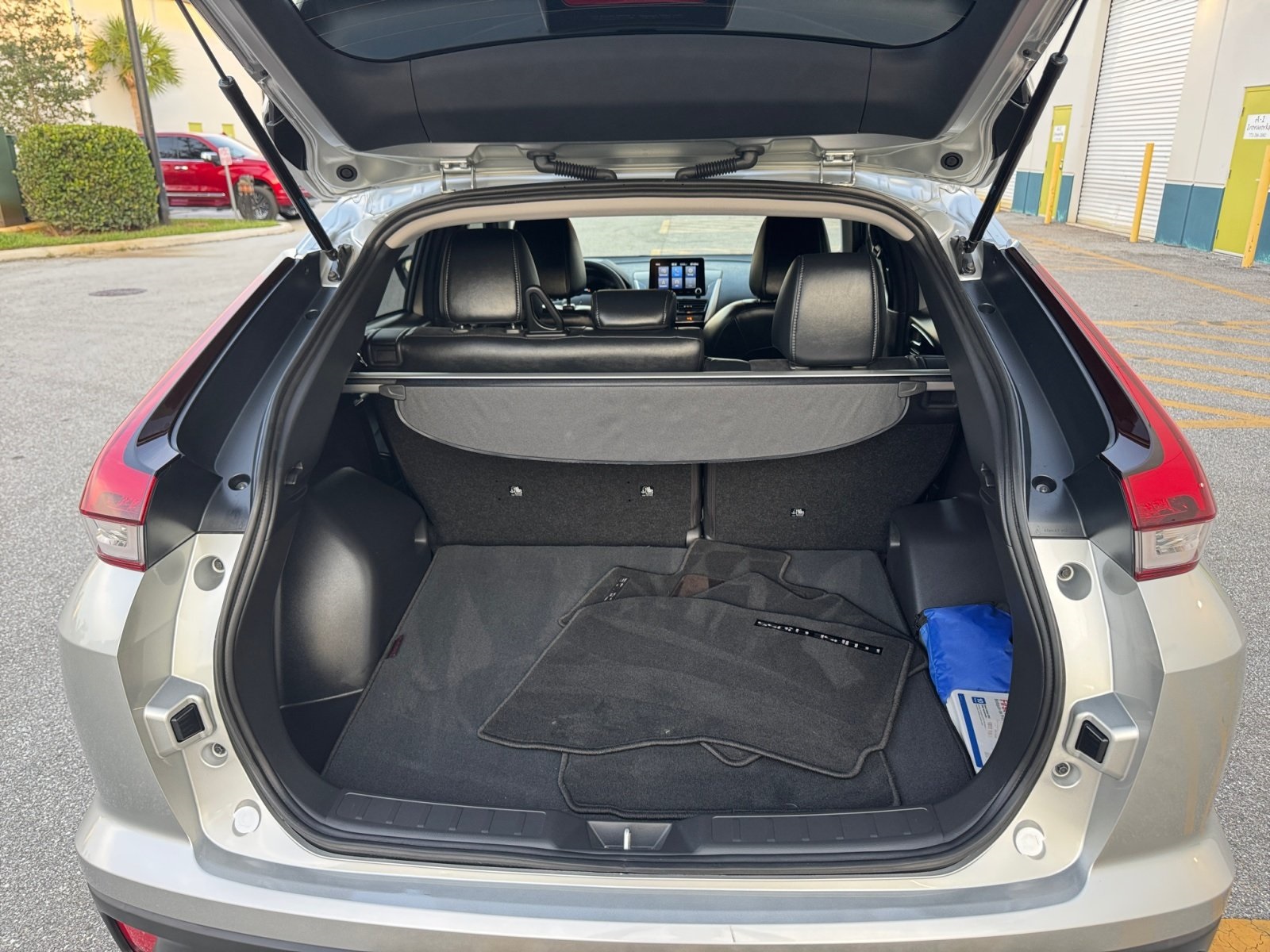 Vehicle image 17 of 40