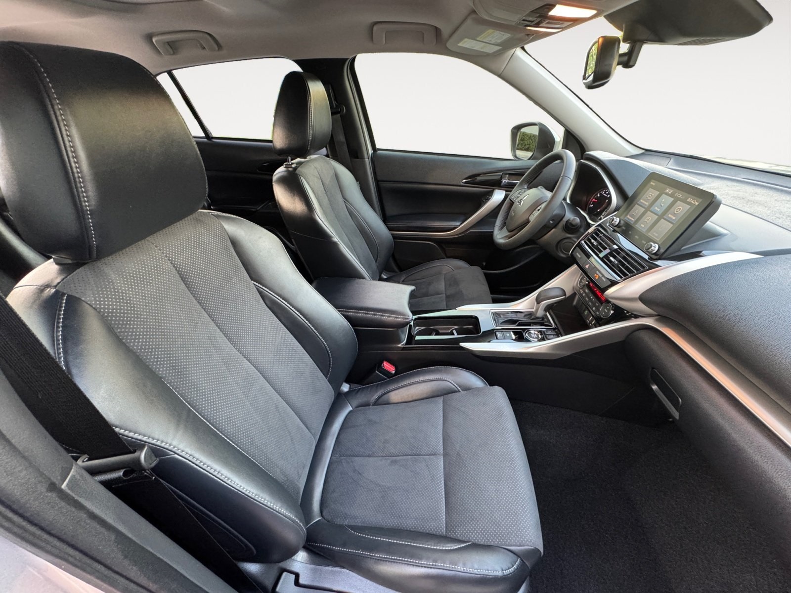 Vehicle image 16 of 40