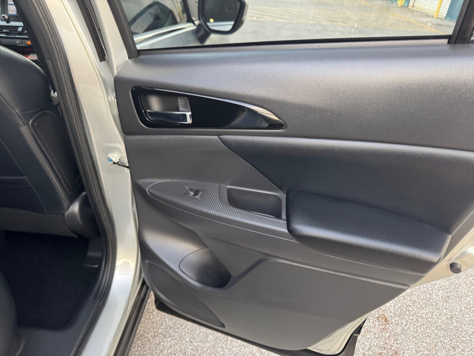Vehicle image 20 of 40