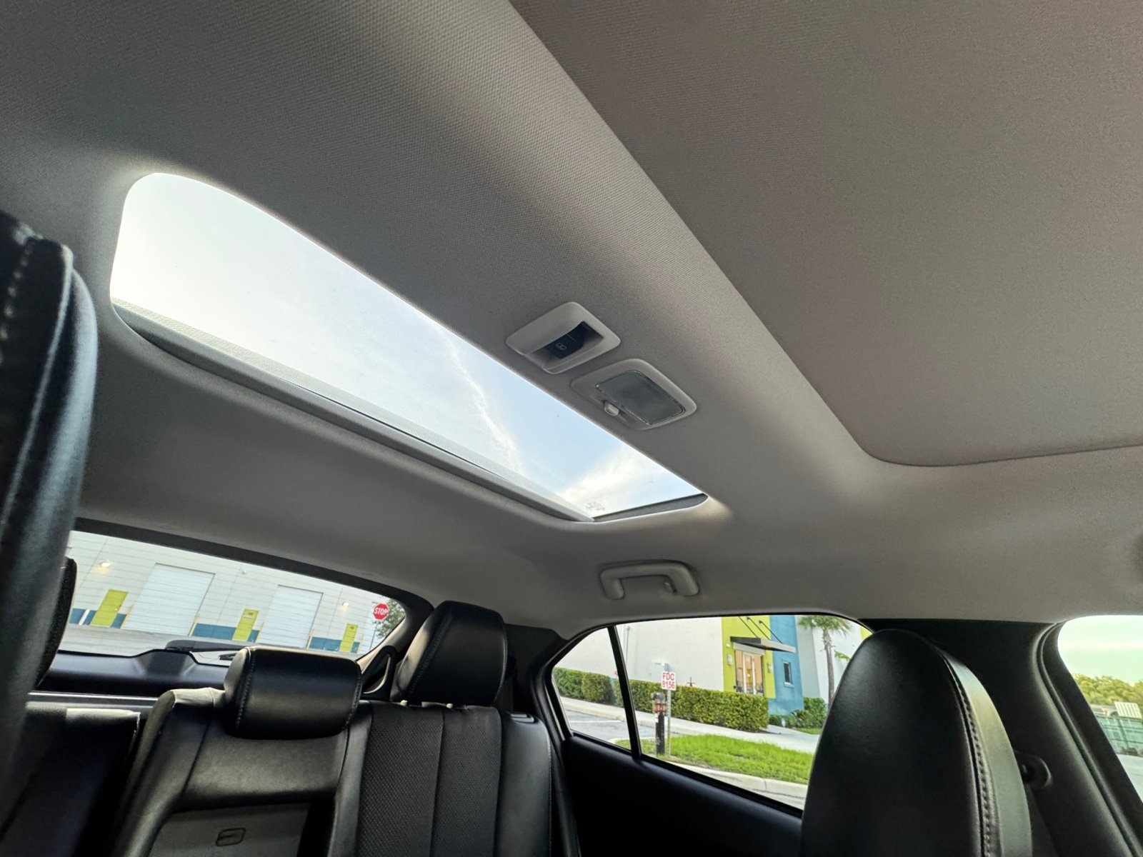 Vehicle image 27 of 40