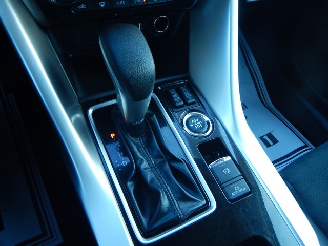 Vehicle image 24 of 32