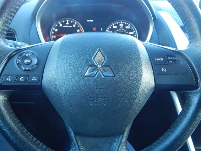 Vehicle image 18 of 32