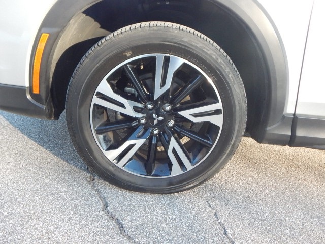 Vehicle image 9 of 32