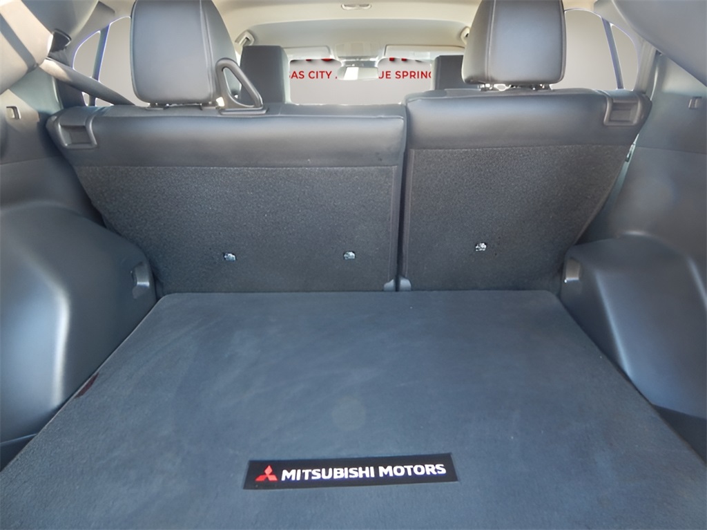 Vehicle image 10 of 32