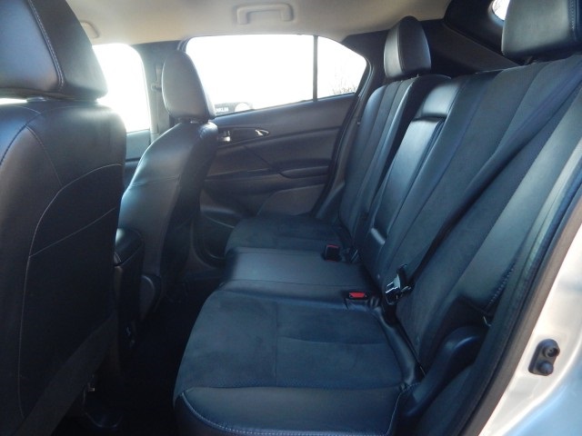 Vehicle image 11 of 32