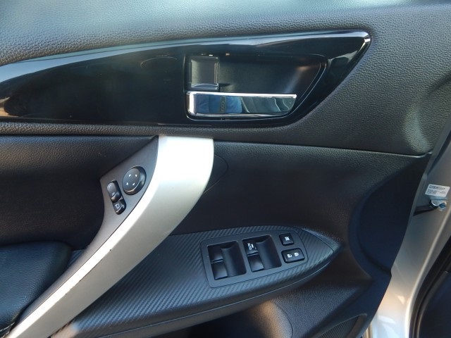 Vehicle image 25 of 32