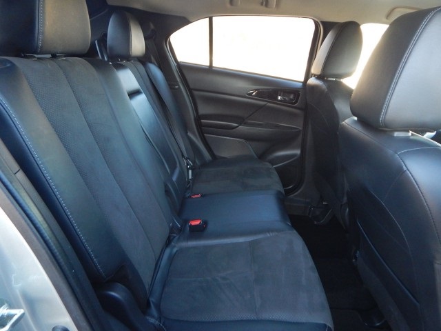 Vehicle image 12 of 32