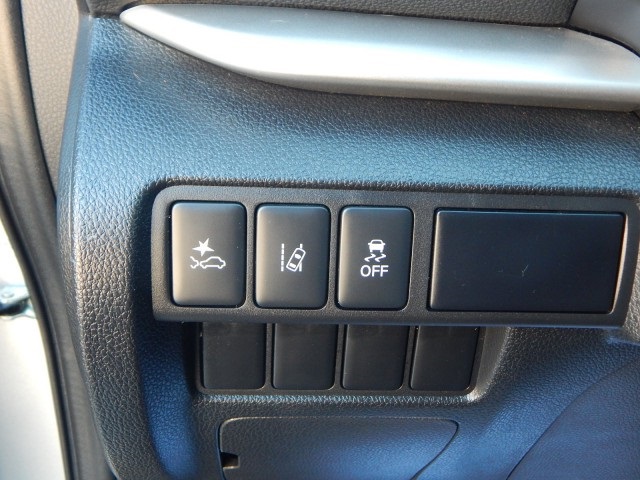 Vehicle image 26 of 32