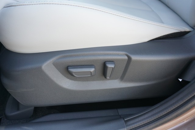 Vehicle image 14 of 33