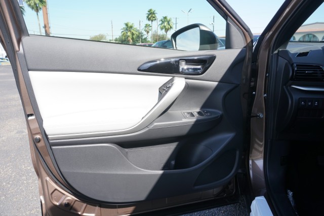 Vehicle image 13 of 33