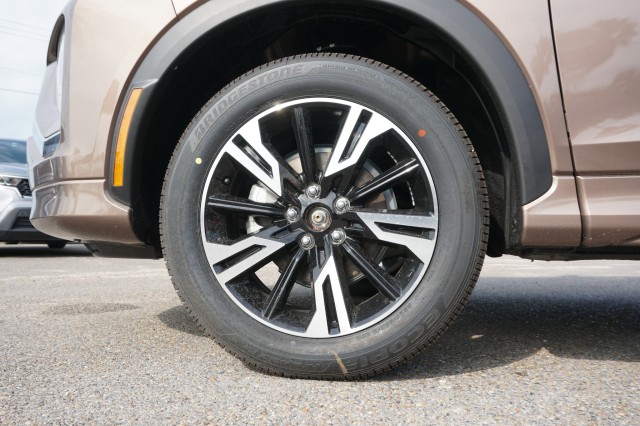 Vehicle image 12 of 33